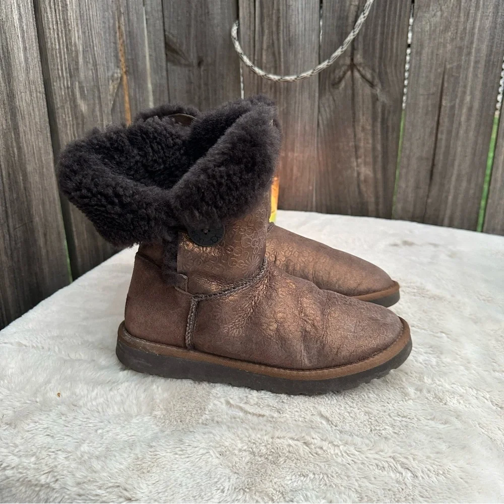 UGG Brown Boots with Fur Lining size 7